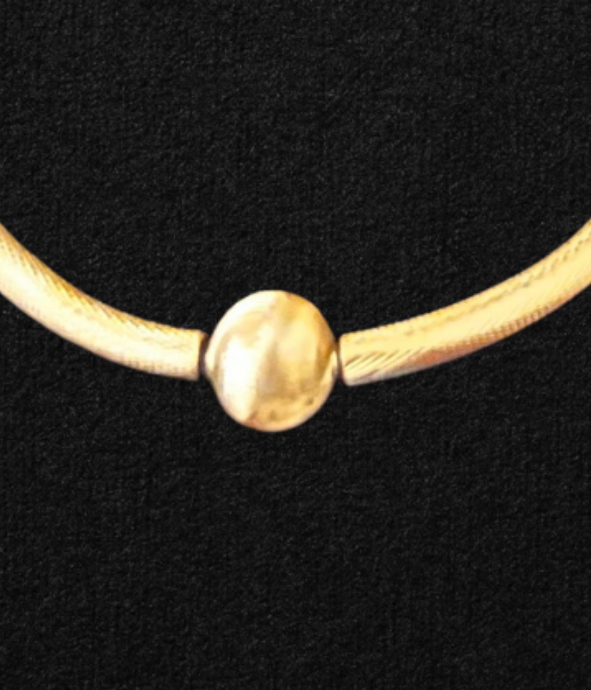 Elegant Classic Necklace with Gold Detail
